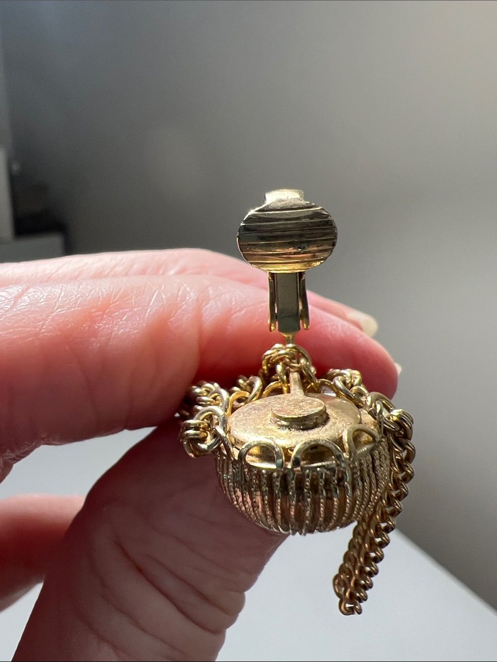 Golden Chain Tassel Dome Clip-On Earrings - Vintage - Picture 9 of 13